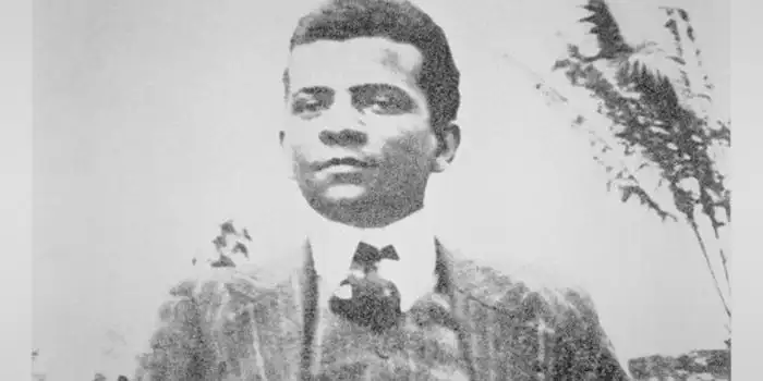 No palco das letras, o copeiro poeta