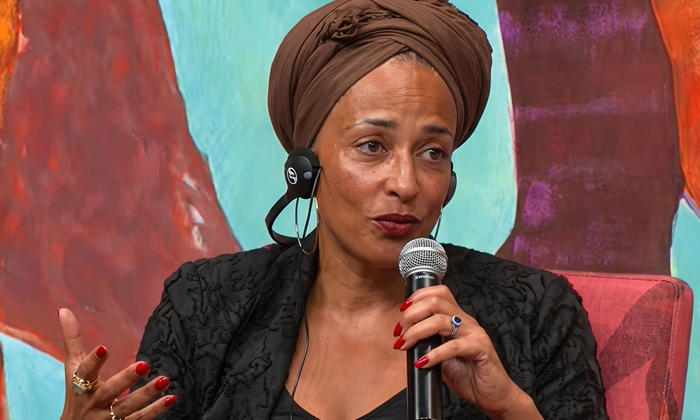 Na FLIP, Zadie Smith defende o direito ao contraditório e à liberdade de escrita