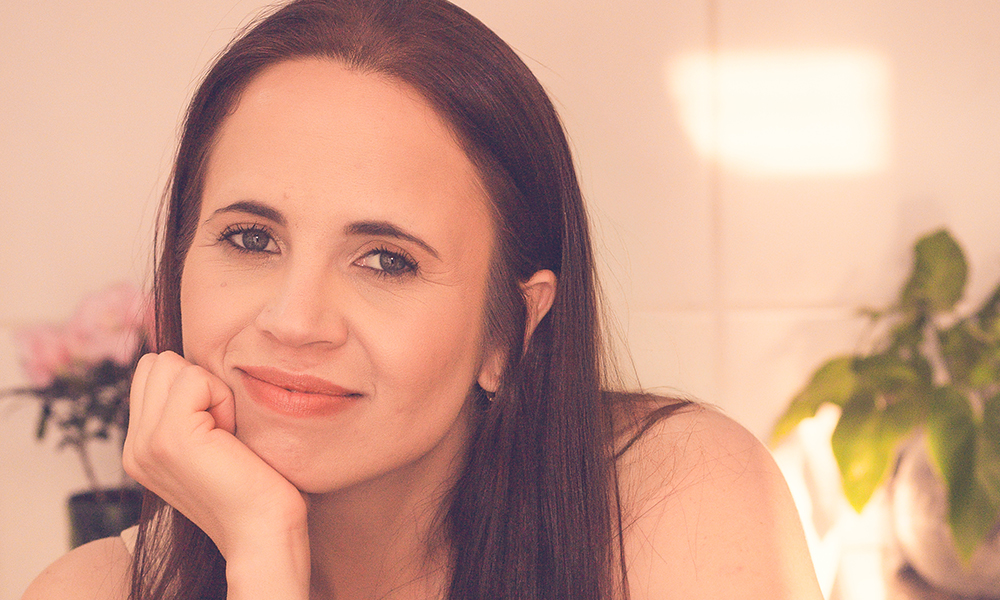 Amélia Greier: “Quis transformar o apagamento em matéria literária”