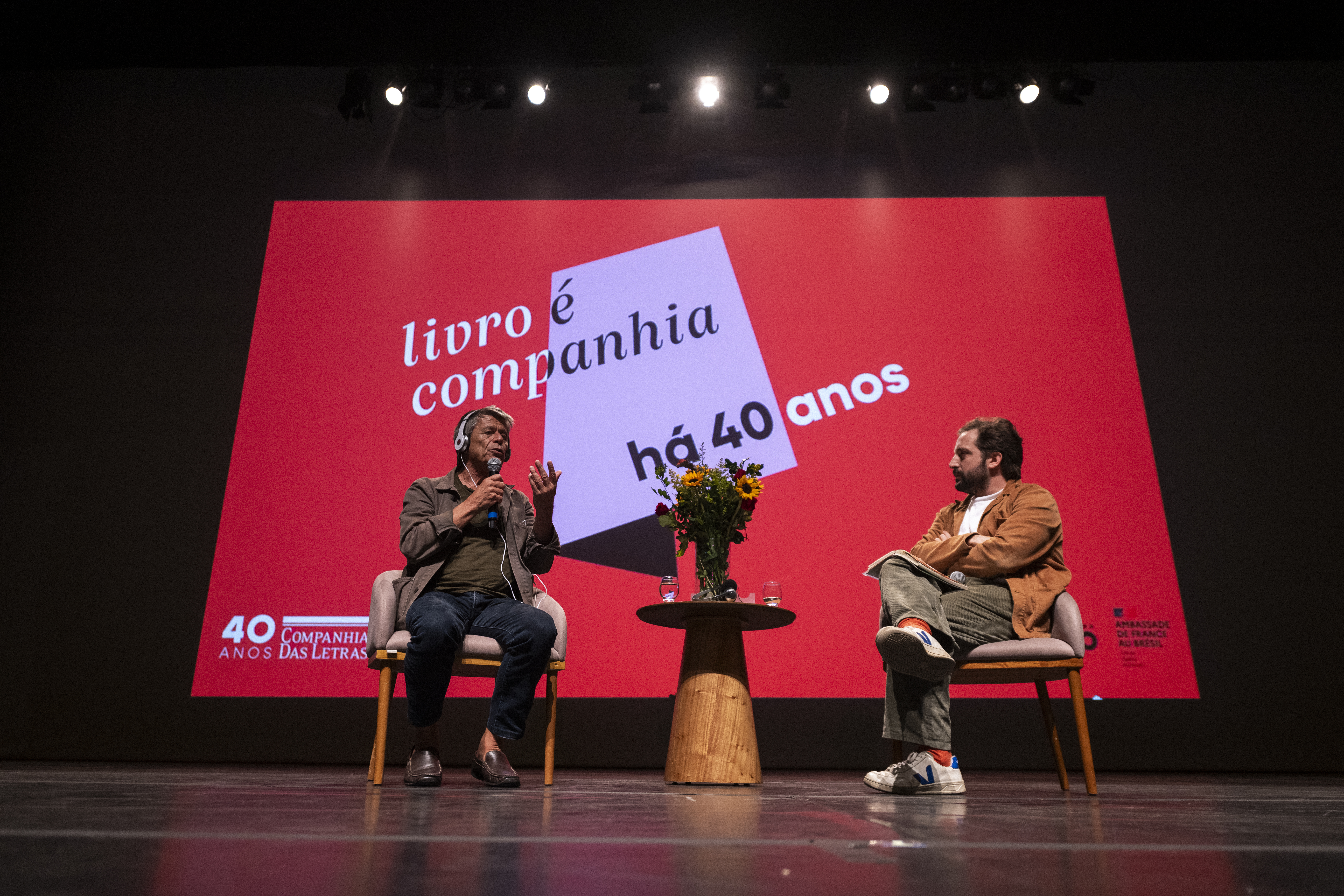 ‘Eu ainda estou descobrindo o interesse do Brasil pelas minhas obras’, diz Emmanuel Carrère em evento de 40 anos da Companhia das Letras